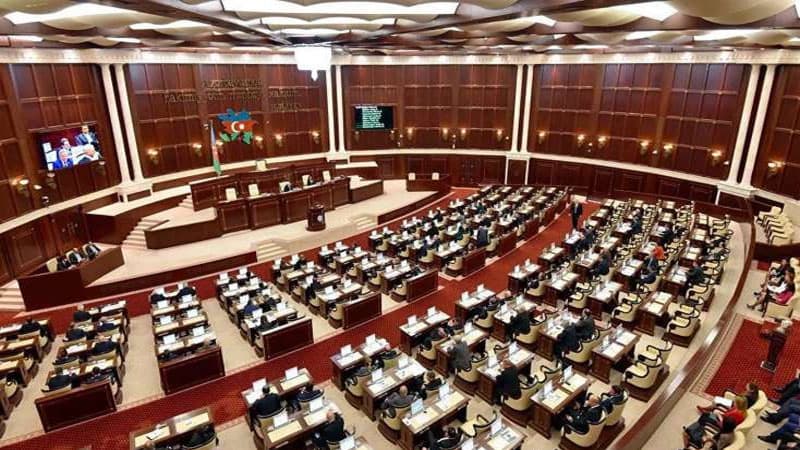 Milli Məclisin məşhur deputatları - Onları hər kəs tanıyır (FOTOLAR)