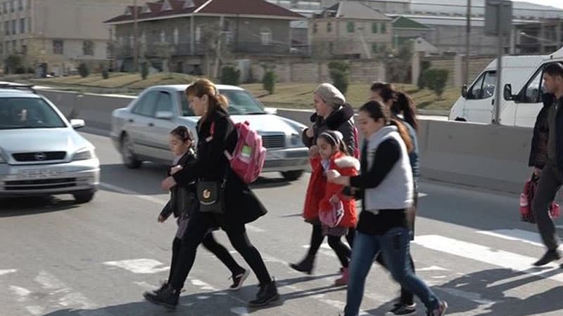 Abşeronda ölüm yolu: "Həyat yoldaşım burda can verdi" (VİDEO)