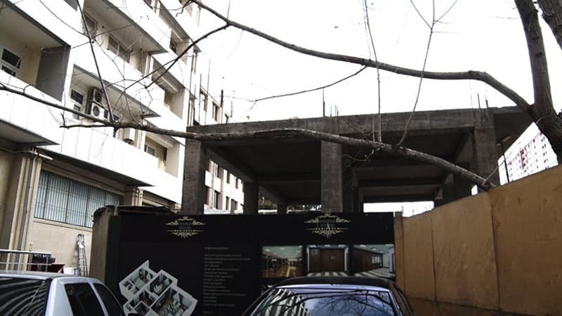 “Baku Lüks Tikinti”nin qanunsuz hərəkəti kütləvi etirazlara səbəb oldu (FOTO/VİDEO)