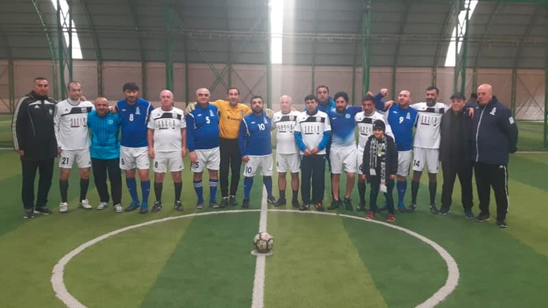 Futbol veteranları incəsənət xadimləri ilə yoldaşlıq oyunu keçirdi (VİDEO)