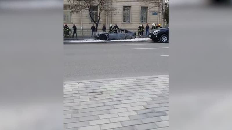 Bakıda BMW yanıb kül oldu (VİDEO)
