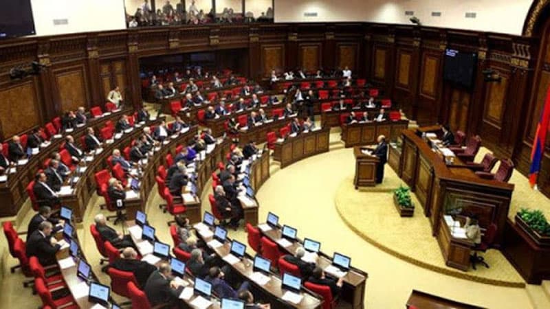 Sərkisyan referendum keçirilməsi ilə bağlı fərman imzaladı