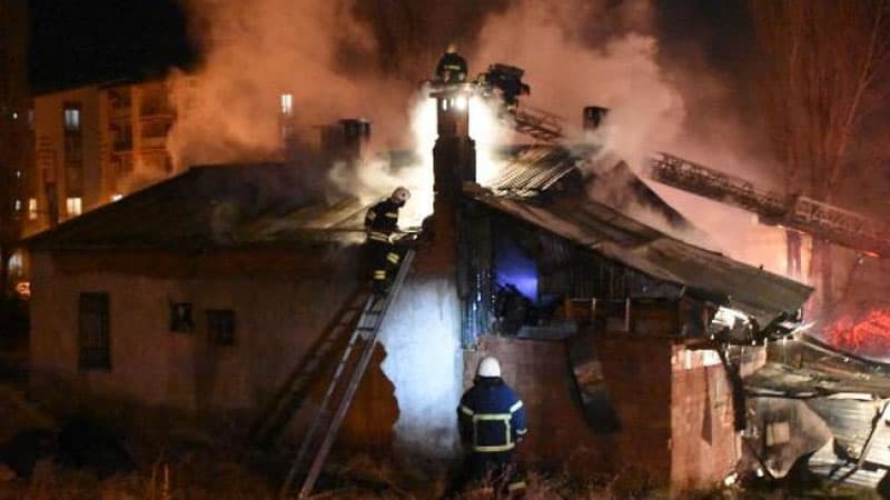 Şəmkirdə yanğında xəsarət alanlar Bakıya gətirildi – Vəziyyətləri ağırdır