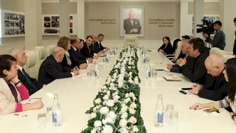Məktəbli formaları necə olacaq? - Nazirlikdə müzakirə