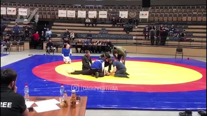 Fənd işlətməyə çalışan güləşçinin boynu sındı (VİDEO)