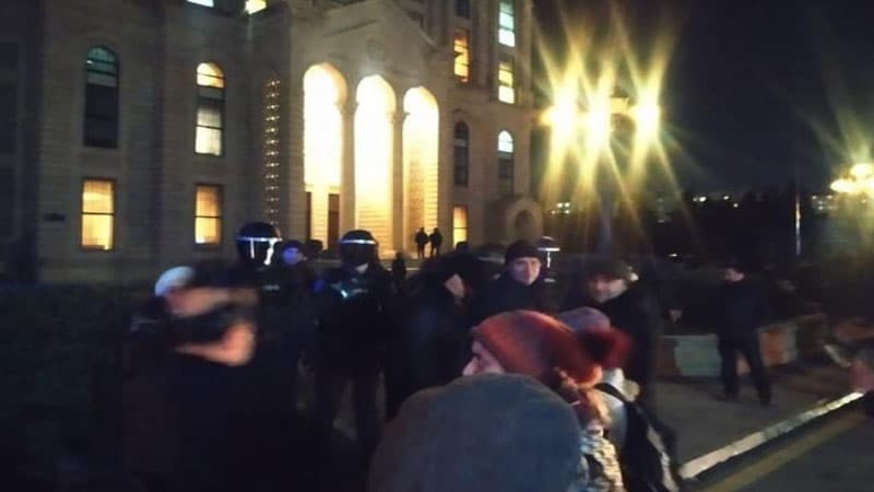 Polis MSK-nın qarşısındakı razılaşdırılmamış aksiyanın qarşını aldı
