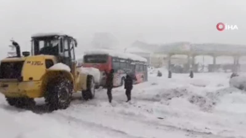 İranda güclü qar həyatı iflic etdi: 8 nəfər öldü