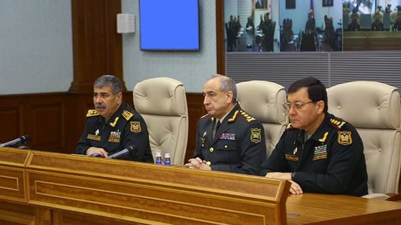 Zakir Həsənov generalları topladı (FOTO)