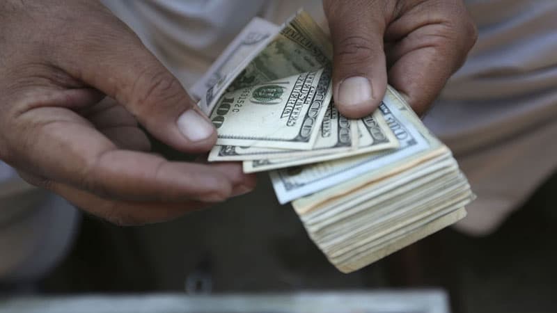 Azərbaycanda dollar satışının kəskin azalmasının səbəbləri (ŞƏRH)
