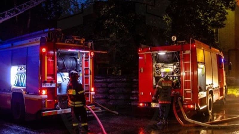 Bakıda çoxmərtəbəli binada yanğın söndürüldü (Yenilənib)