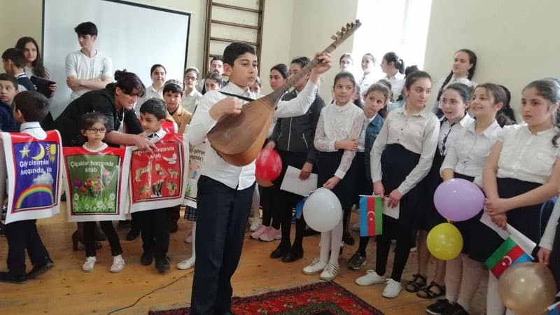 Koronavirusa görə orta məktəblərdə kütləvi tədbirlər məhdudlaşdırıldı (FOTO)