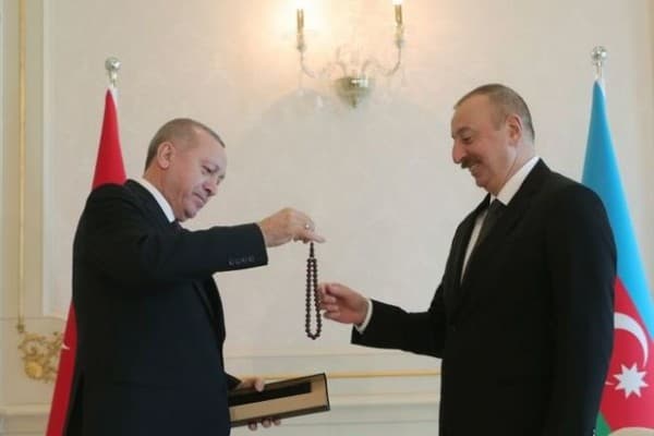 Ərdoğandan İlham Əliyevə özəl hədiyyə (FOTO)