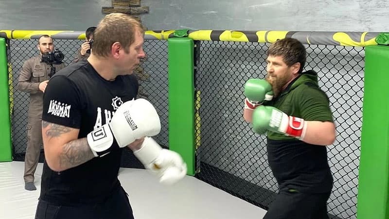 Kadırov MMA çempionu Yemelyanenko ilə döyüşdü