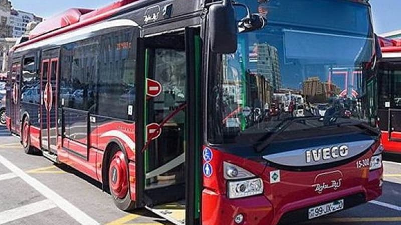 Bakıda sərnişin avtobusu yandı