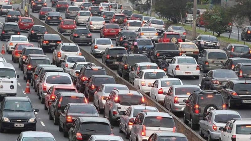 Tıxaclarda qalan sürücülər bu səhvə yol verməməlidir (ŞƏRH)