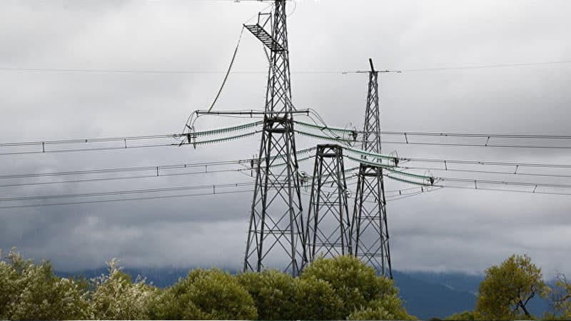 Güclü külək elektrik xətlərində qəzalara səbəb oldu