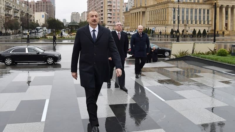 Prezident Xətainin heykəlinin köçürüldüyü parkda oldu (FOTOLAR)
