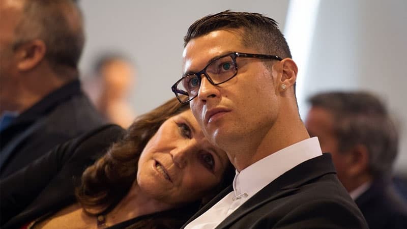 Ronaldonun anası iflic oldu