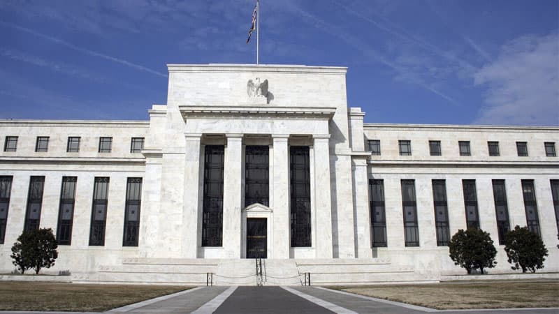 FED koronavirusa görə uçot dərəcəsini endirdi