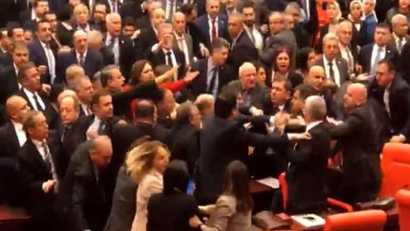 Türkiyədə deputatlar arasında dava düşüb