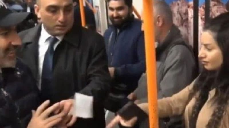 Paşinyan metroda biabır oldu: Qız bukleti cırıb üstünə atdı (VİDEO)