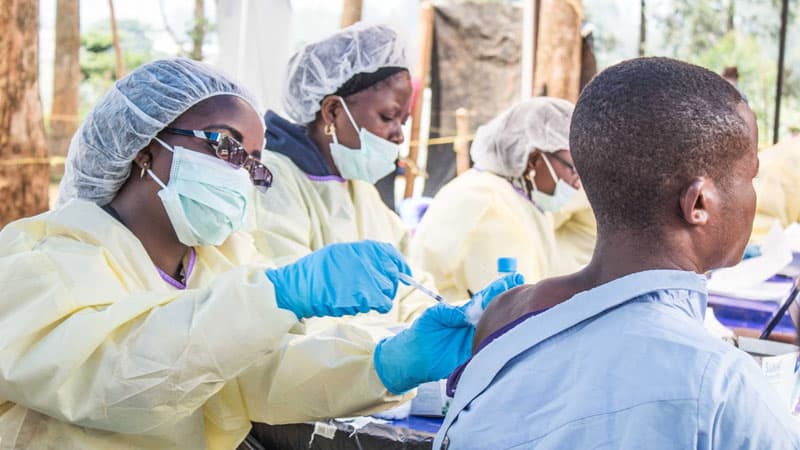 ÜST: Ebola erası sona çatır