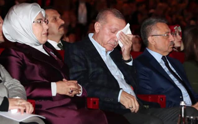Ərdoğan göz yaşlarını saxlaya bilmədi (VİDEO)