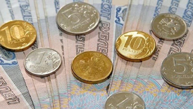Rus rublu neftə görə yenidən ucuzlaşdı