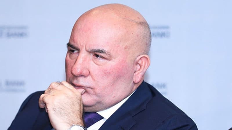 Elman Rüstəmov banklardakı növbələrdən danışdı: İş rejimi dəyişir