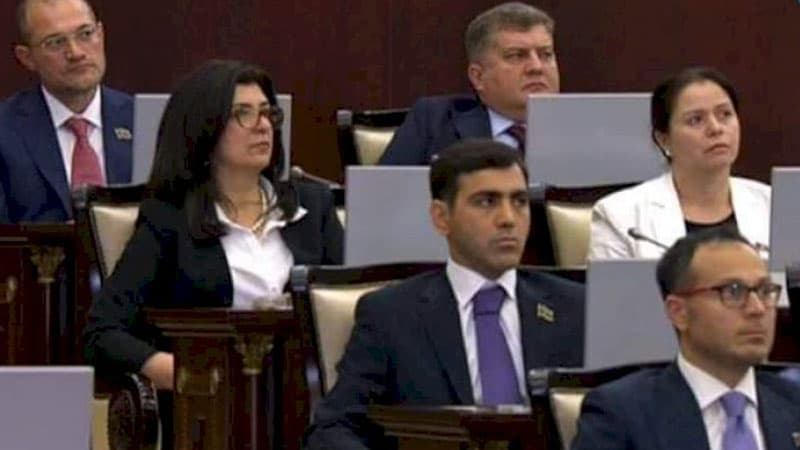 "Daha mənim burada nə işim var?" – Erkin Qədirlinin parlamentdə ilk çıxışı