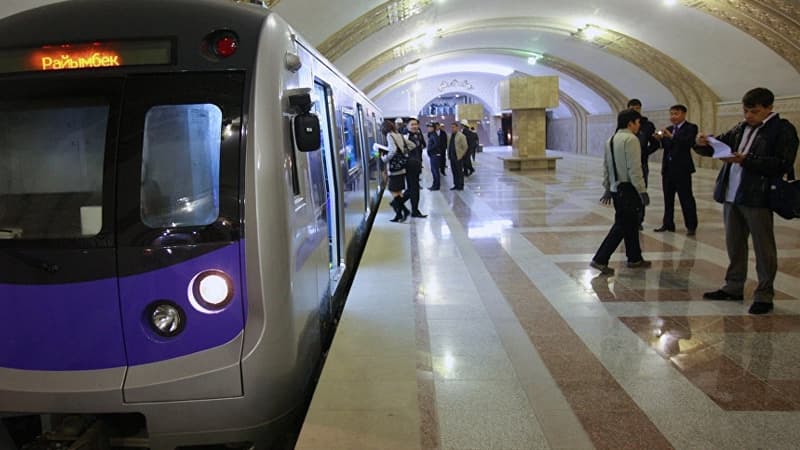 Metroda “koronavirus“ zarafatı edən gənc həbs olundu