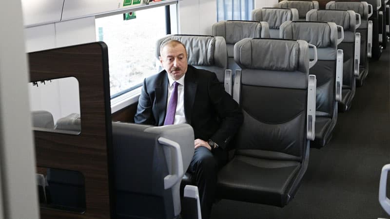 İlham Əliyev: “Şadam ki, dəmiryolçular bu mühüm vəzifənin öhdəsindən şərəflə gəldilər”