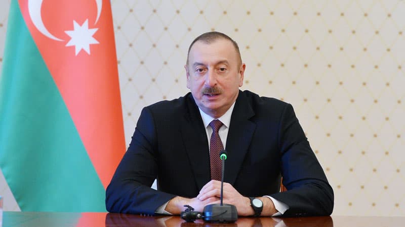 Koronavirusla mübarizə aparan tibb işçilərinin maaşları artırıldı (SƏRƏNCAM)