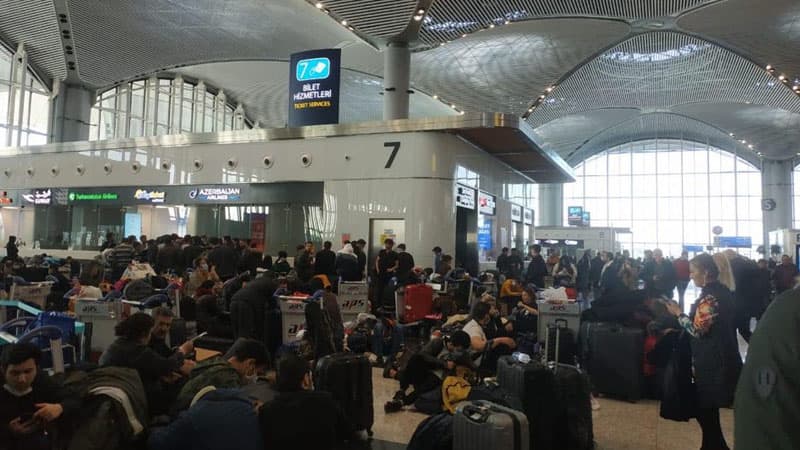 Azərbaycanlı tələbələr İstanbul aeroportunda qalıb (VİDEO)