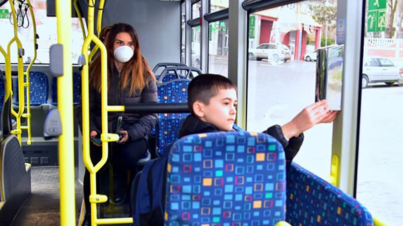 Bakıdakı avtobuslara dezinfeksiya məhlulu qoyuldu (FOTOLAR)