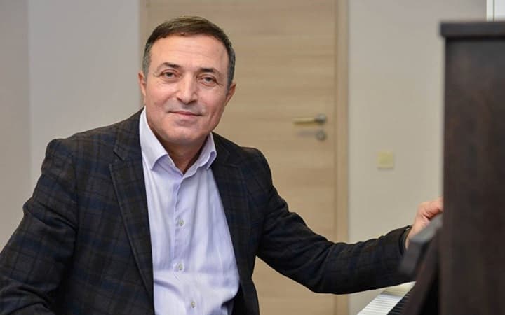 Xalq artistindən koronavirusla mübarizəyə dəstək