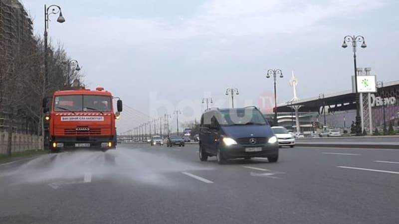 Paytaxtda yollar belə yuyulur (FOTO/VİDEO)