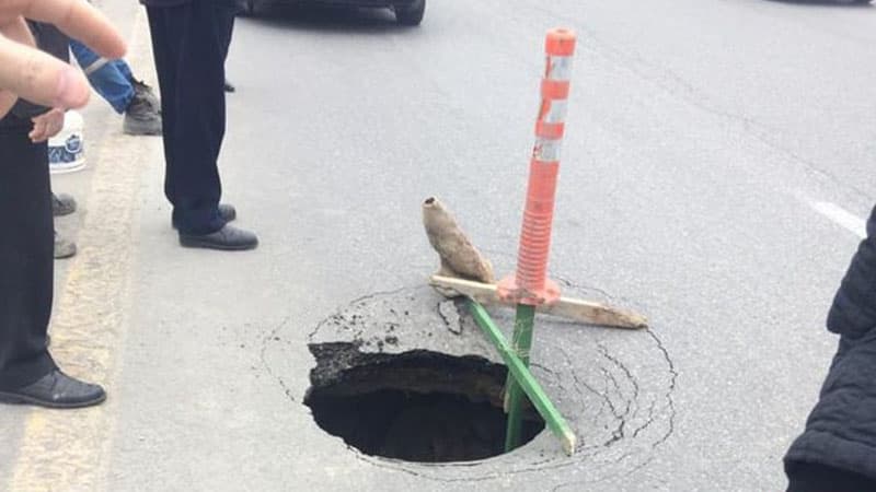 Bakıda yol çökdü (FOTOLAR)