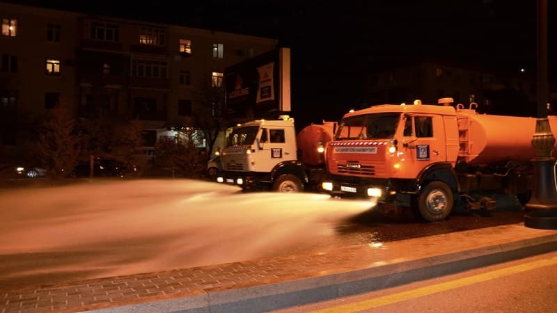 Koronavirusa görə Bakı küçələrini yuyurlar (FOTOLAR)