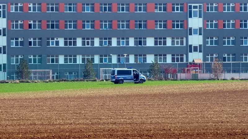 Almaniyada azərbaycanlıların da olduğu qaçqın düşərgəsi karantinə alındı