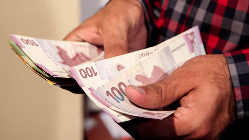 Dövlət karantinə görə bu şəxslərə pul ödəyəcək (RƏSMİ)