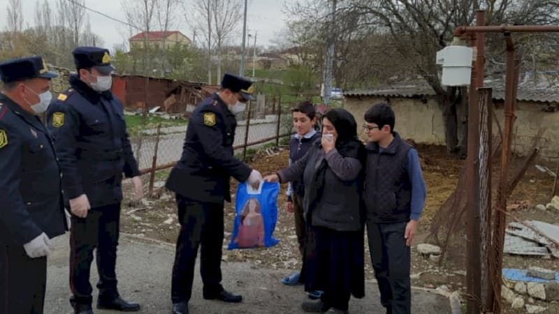 Xızı polisi yaşlı sakinlərin qonağı oldu (FOTO)