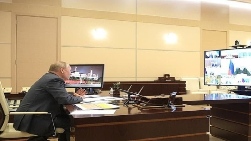 Putin: “ABŞ da neftin qiymətinin düşməsindən narahatdır”