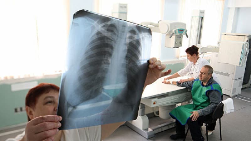 Koronavirusa görə Rusiyada klinik müayinə dayandırıldı