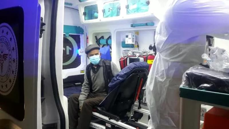 Türkiyədə oğul qızdırmalı atasını polisdən qaçırmağa çalışdı