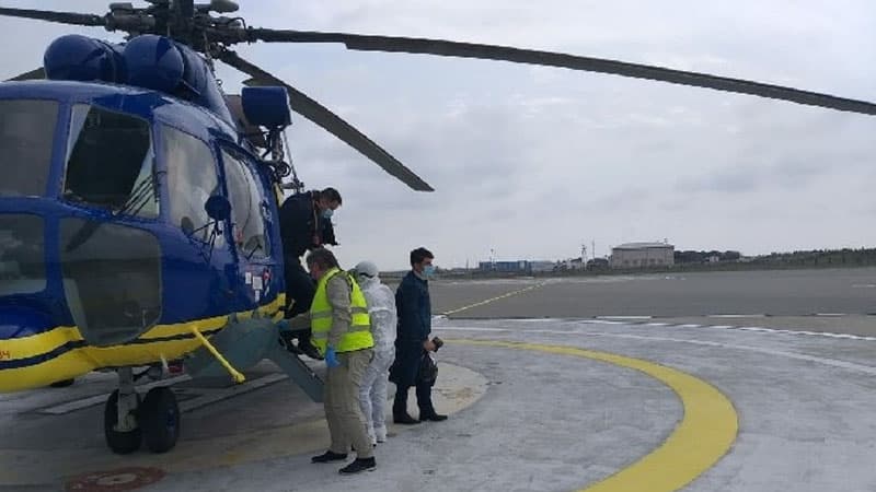 Dənizdə çalışan neftçilərin növbə dəyişməsinə başlanıldı (FOTOLAR)