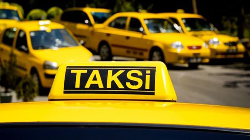 Ekspert: “Taksilərdə fərqlənmə nişanından istifadəyə görə nəzarət gücləndirilməlidir”