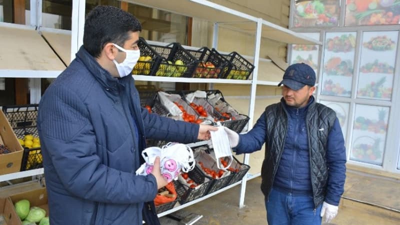 Şamaxıda sakinlərə maska paylanılmasına başlanılıb (FOTOLAR)