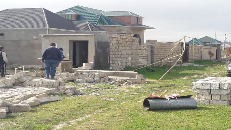 Güclü külək daş hasarı qaz xəttinin üzərinə aşırdı (FOTOLAR)