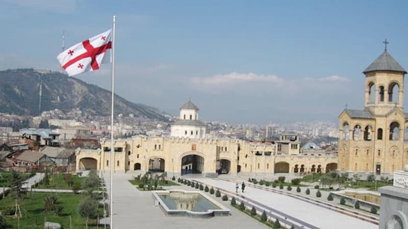 Gürcüstanda minik avtomobillərin hərəkətinə tamamilə qadağa qoyuldu